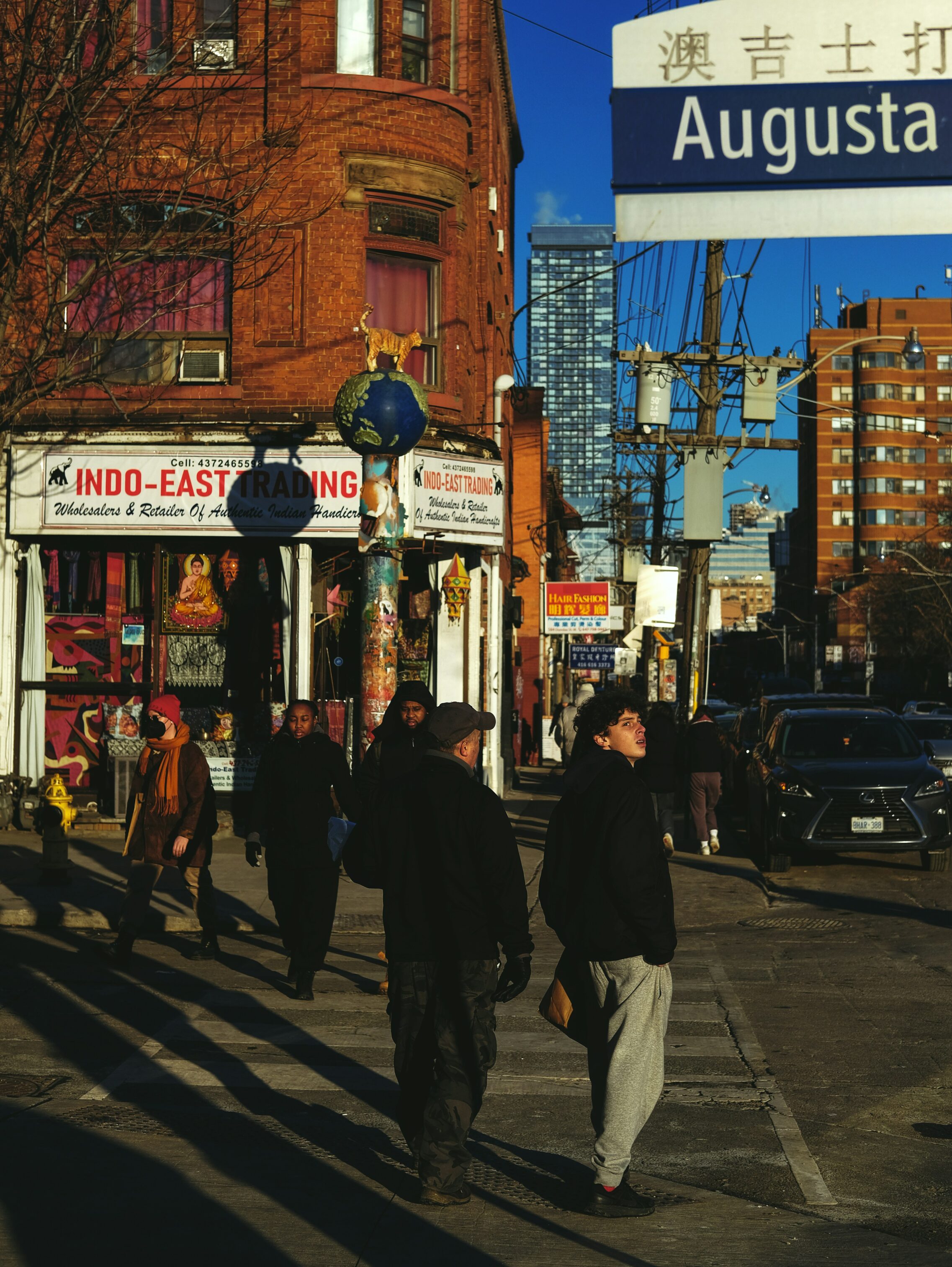 Pedestrians crossing Augusta street in Kensington Market. Photo taken by Ilya Yakubovich 