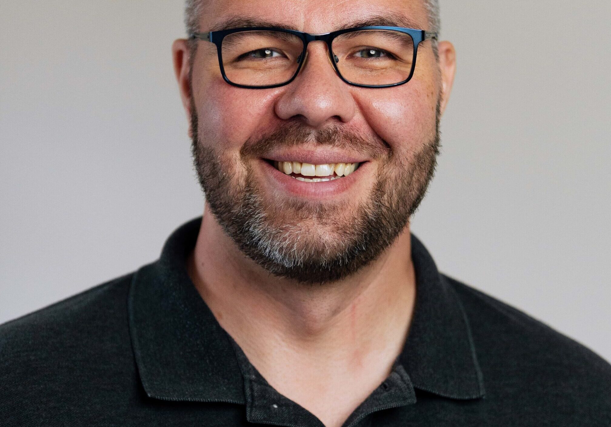 Portrait of Tom Pischel